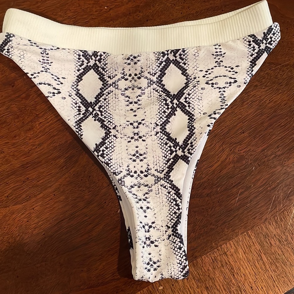 Snake print sz small cheeky bathing suit bottoms and stretchy tube like top